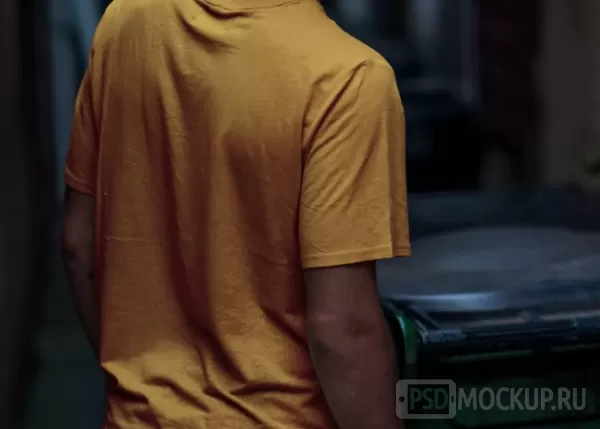 Желтая футболка мокап