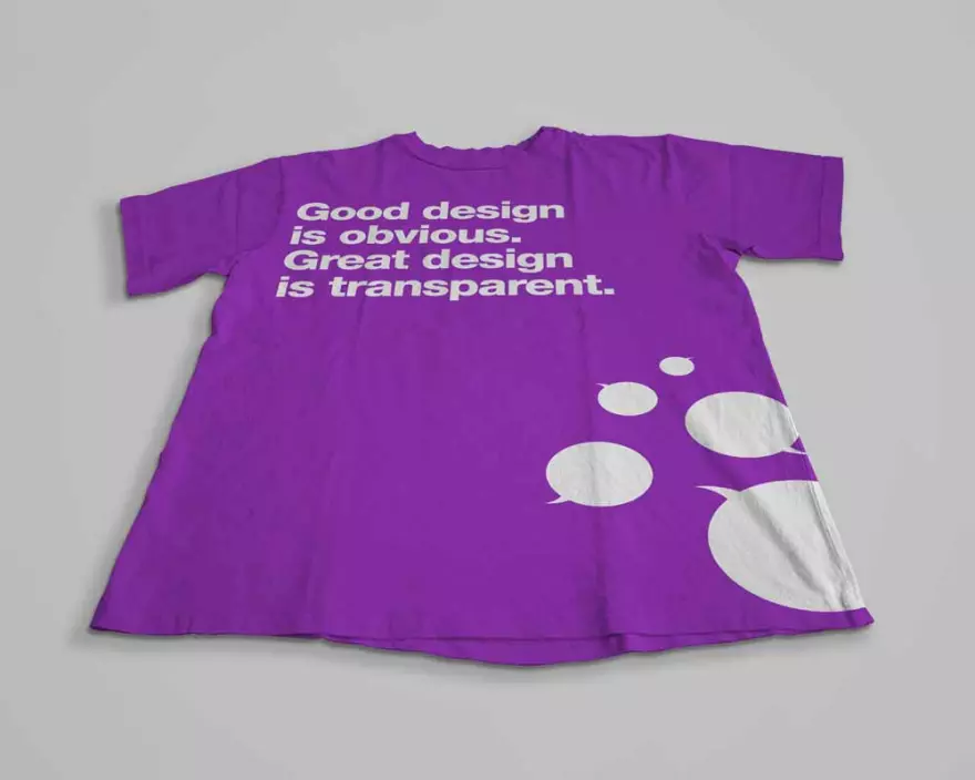 Скачать PSD мокап фиолетовой футболки