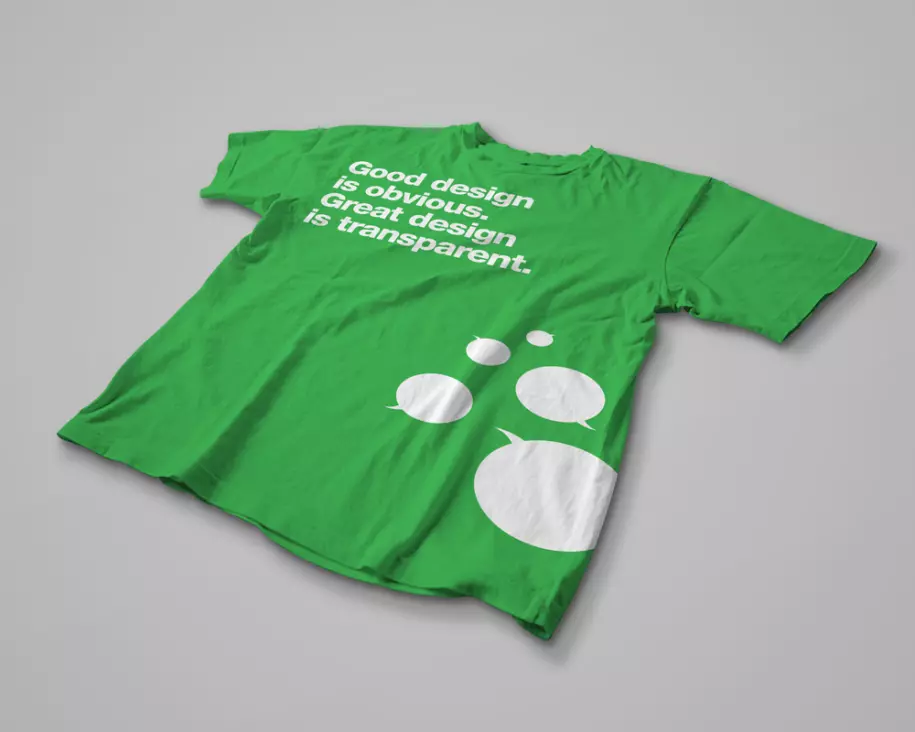 PSD мокап зеленой футболки