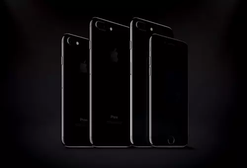 Мокап черных iPhone 7 и iPhone 7 Plus
