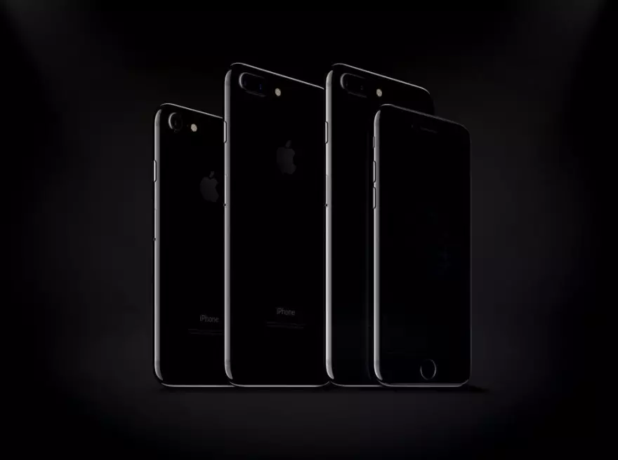 Скачать Мокап черных iPhone 7 и iPhone 7 Plus