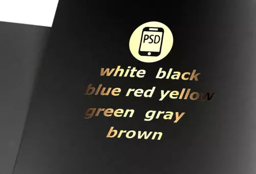 PSD мокап золотой надписи на черной поверхности