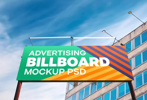 PSD мокап рекламного щита на фоне здания