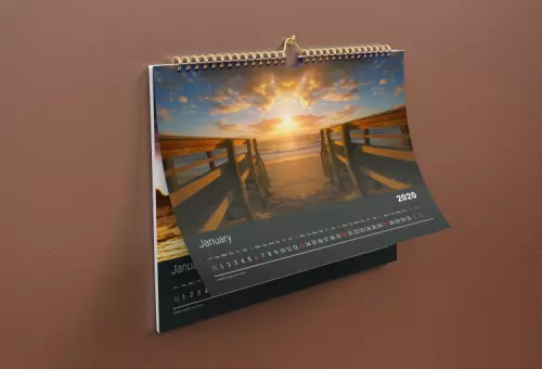 Бесплатный PSD мокап настенного календаря